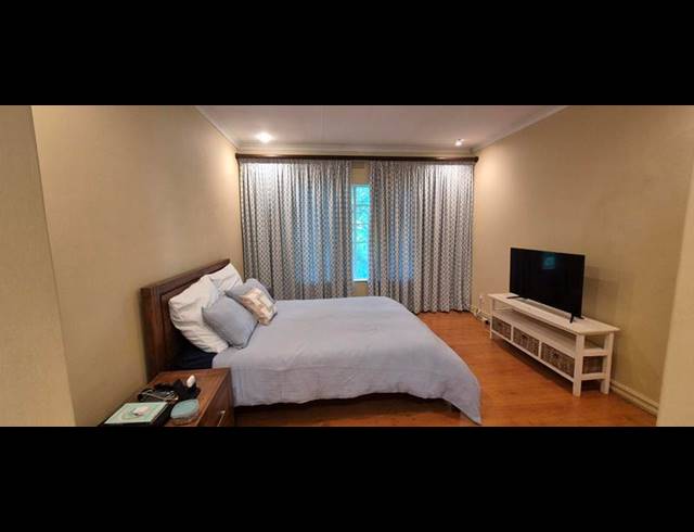 2 BEDROOM APARTMENT FOR SALE IN SANDOWN